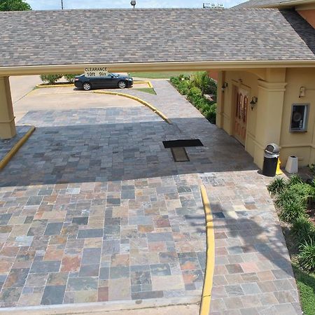 Executive Inn Brookshire Exterior photo