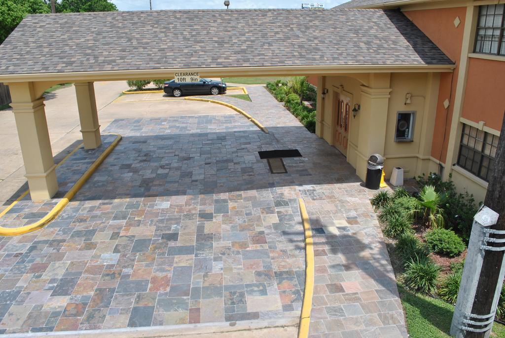 Executive Inn Brookshire Exterior photo