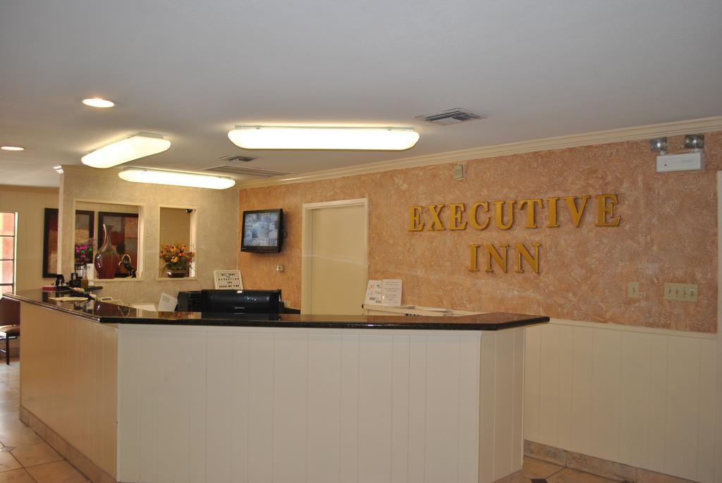 Executive Inn Brookshire Exterior photo