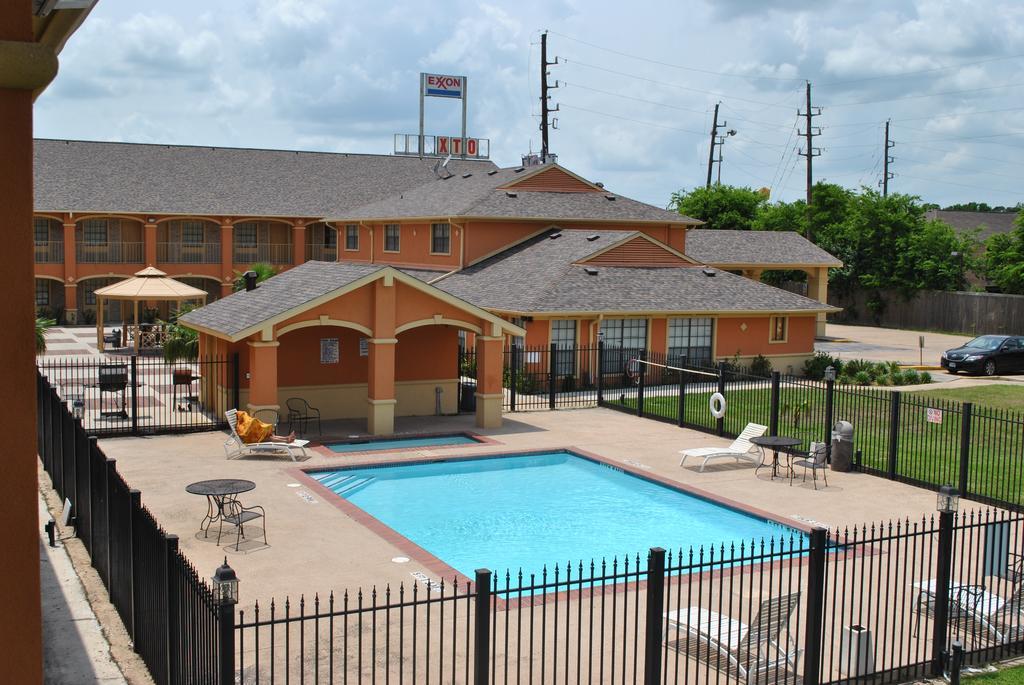 Executive Inn Brookshire Exterior photo