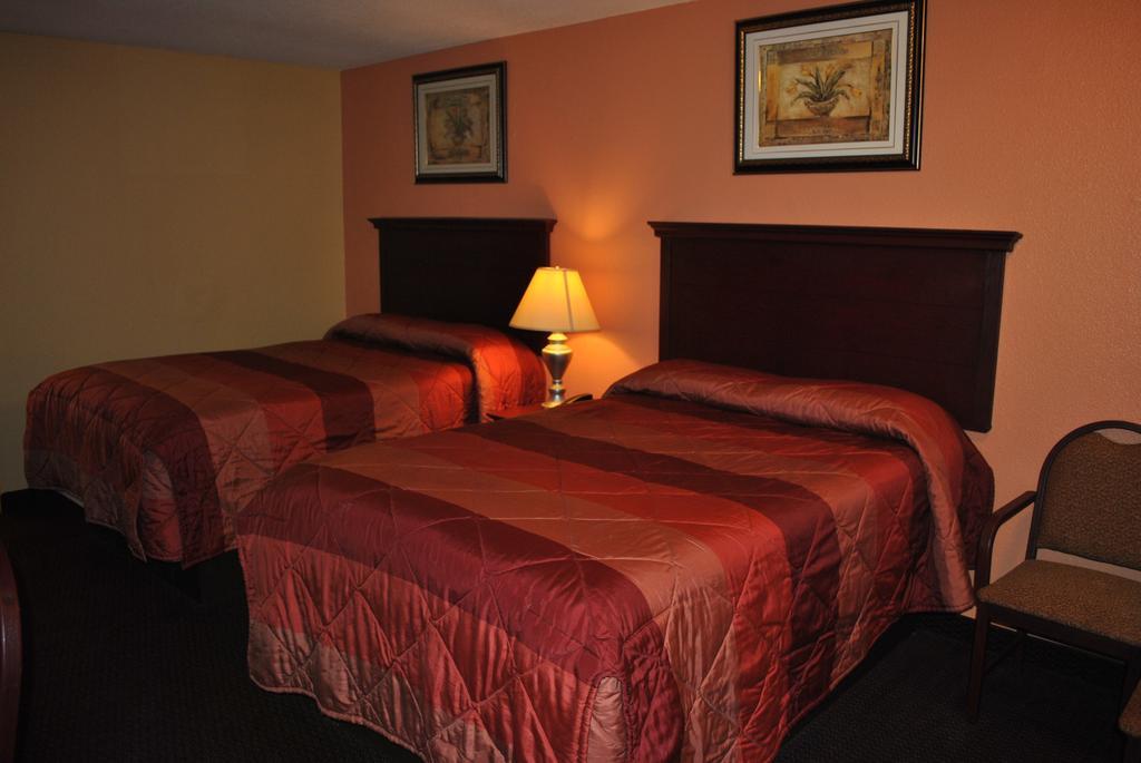 Executive Inn Brookshire Exterior photo